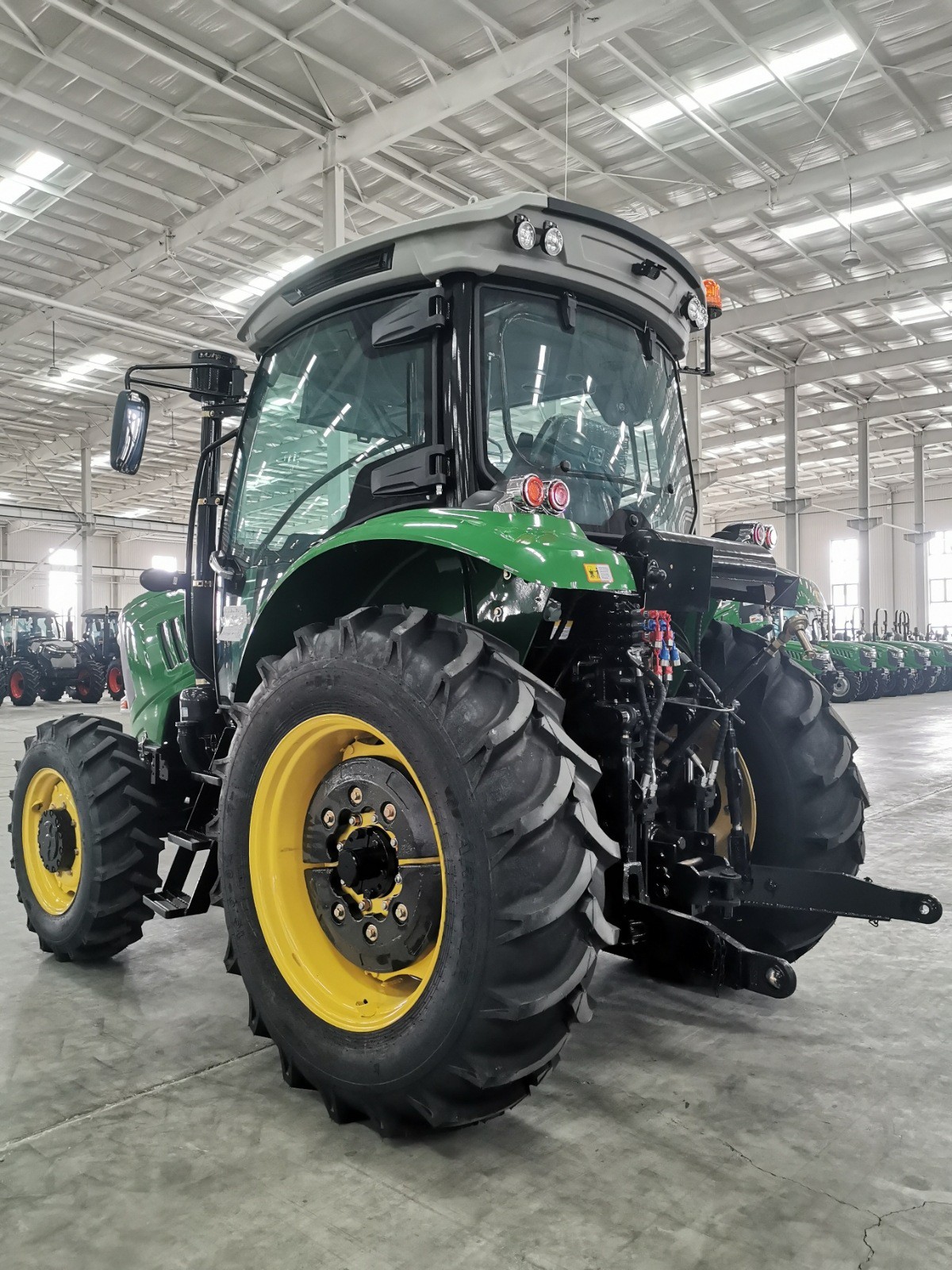 Trator 130HP 1304 4WD 4X4 Máquina agrícola chinesa Máquina agrícola